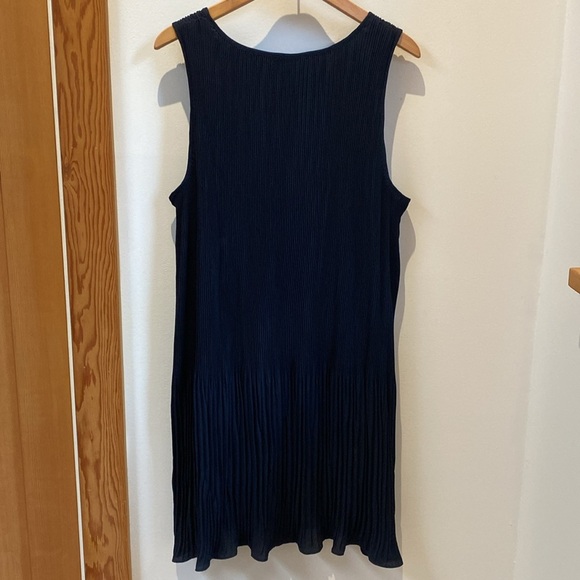 Navy blue pleated dress - Picture 4 of 5